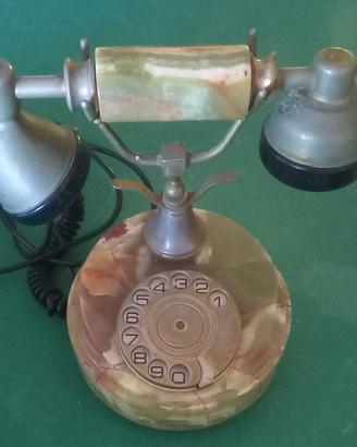 Telefono antico in marmo