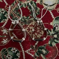 2 bracciali portafortuna.