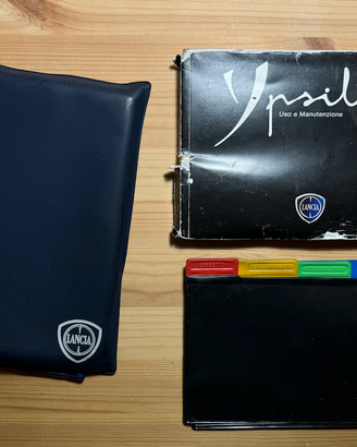 Libro d'uso LANCIA Ypsilon 843 + accessori vari