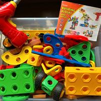 GIOCO COSTRUZIONI (oltre 100 pezzi)