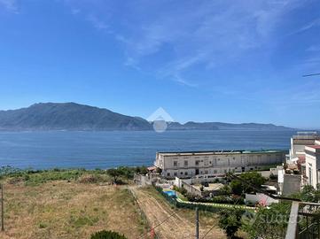 4 LOCALI A TORRE ANNUNZIATA