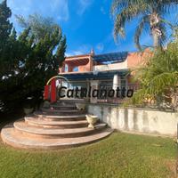 Villa con Campo da Tennis e 4 unità immob. Sicilia