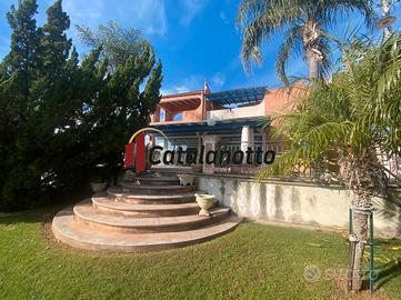 Villa con Campo da Tennis e 4 unità immob. Sicilia