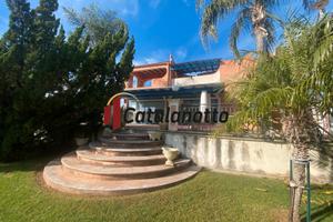 Villa con Campo da Tennis e 4 unità immob. Sicilia