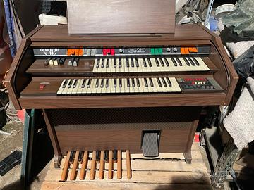 Strumenti musicali organo vintage