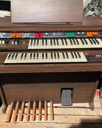 Strumenti musicali organo vintage