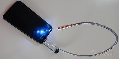 Power bank Spigen F706L 5000 mAh e lampada LED USB