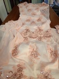 vestito elegante colore albicocca chiaro 