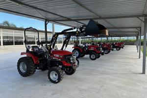 Trattore NUOVO Cosmo Vst 930 - caricatore frontale