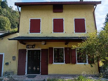 Rustico singolo con mq. 1.700 di terreno