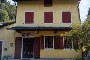 Rustico singolo con mq. 1.700 di terreno