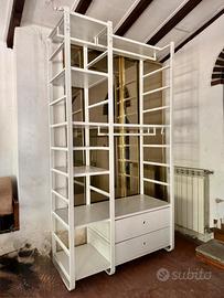 Interno da cabina armadio