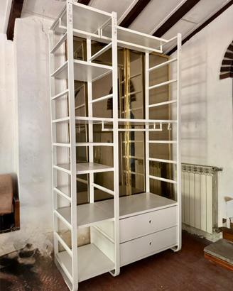 Interno da cabina armadio