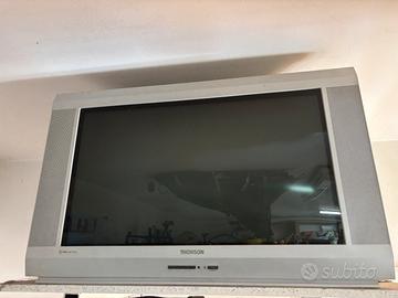 THOMSON 32” 16:9 X-FLAT – 100Hz HIGH FOCUS