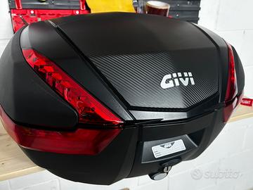 Bauletto Givi V47 carbon  Monokey