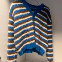 Cardigan marrone e blu