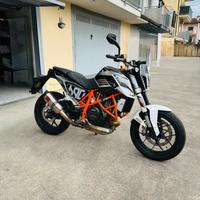 KTM 690 Duke   - Solo 11.000 km - Akrapovic