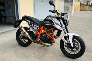 KTM 690 Duke   - Solo 11.000 km - Akrapovic