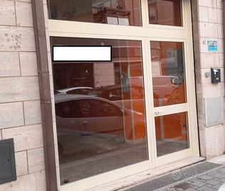 Privato affitta negozio via Cappuccini 49
