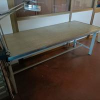 N.2 tavoli da lavoro con telaio in acciaio inox