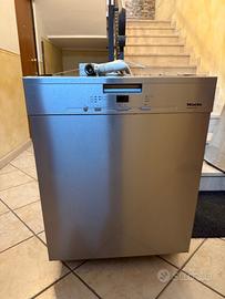 Lavostoviglie miele