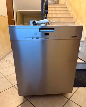 Lavostoviglie miele
