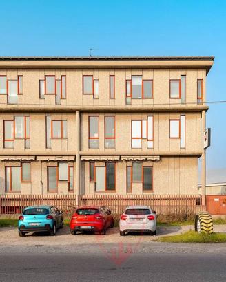 IMMOBILE COMMERCIALE INDIPENDENTE- UFFICI E CAPANN