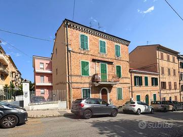 4 LOCALI A ANCONA