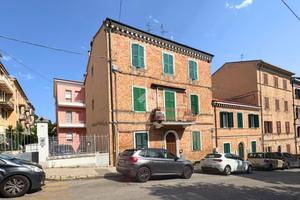 4 LOCALI A ANCONA
