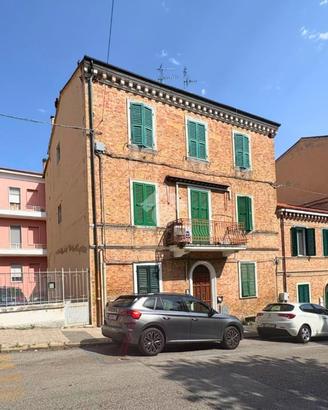 4 LOCALI A ANCONA
