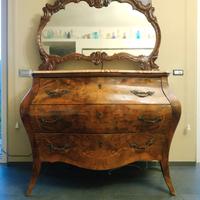 Pregiata camera bombe in noce autentica 1800