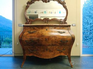 Pregiata camera bombe in noce autentica 1800