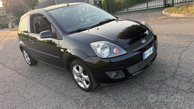 Ford Fiesta, tagliandata pronta, uso