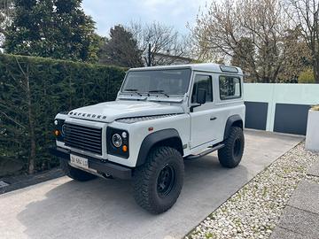 Land Rover Defender 90 N1 autocarro