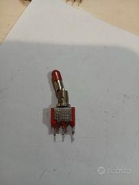 interruttore a leva con bloccaggio  C&K