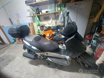 YAMAHA XMAX 250