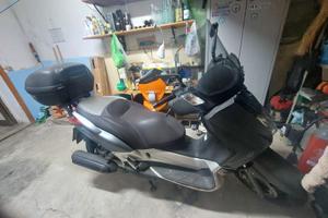 YAMAHA XMAX 250