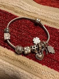 Bracciale Pandora con charms