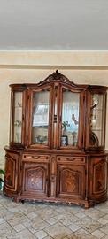 Credenza vetrinetta classica in legno con intarsi