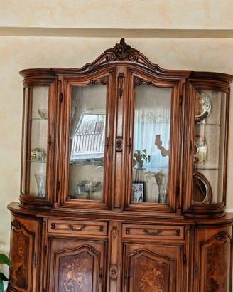 Credenza vetrinetta classica in legno con intarsi