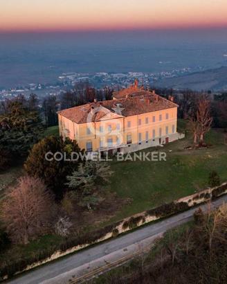Palazzo / Stabile di 5500 m² con più di 5 locali a