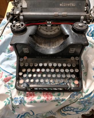macchina da scrivere Olivetti 