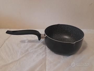 Pentolino antiaderente 18 cm nuovo con beccucci Ma
