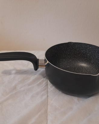 Pentolino antiaderente 18 cm nuovo con beccucci Ma