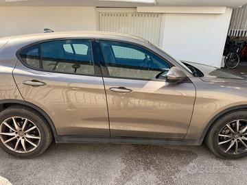 Alfa Romeo Stelvio 2.2 Turbodiesel 180 CV AT8 RWD