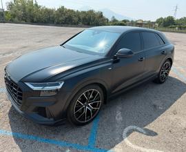 Audi Q8 s line