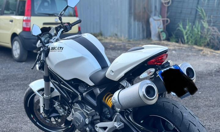 Ducati monster 696 con 6 mila km