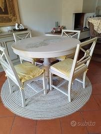 tavolo con 4 seggiole