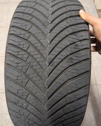 Coppia gomme 4 stagioni  225/40 R18 con 4mila km
