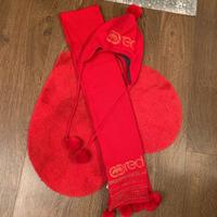 Cappello e sciarpa nuovi red